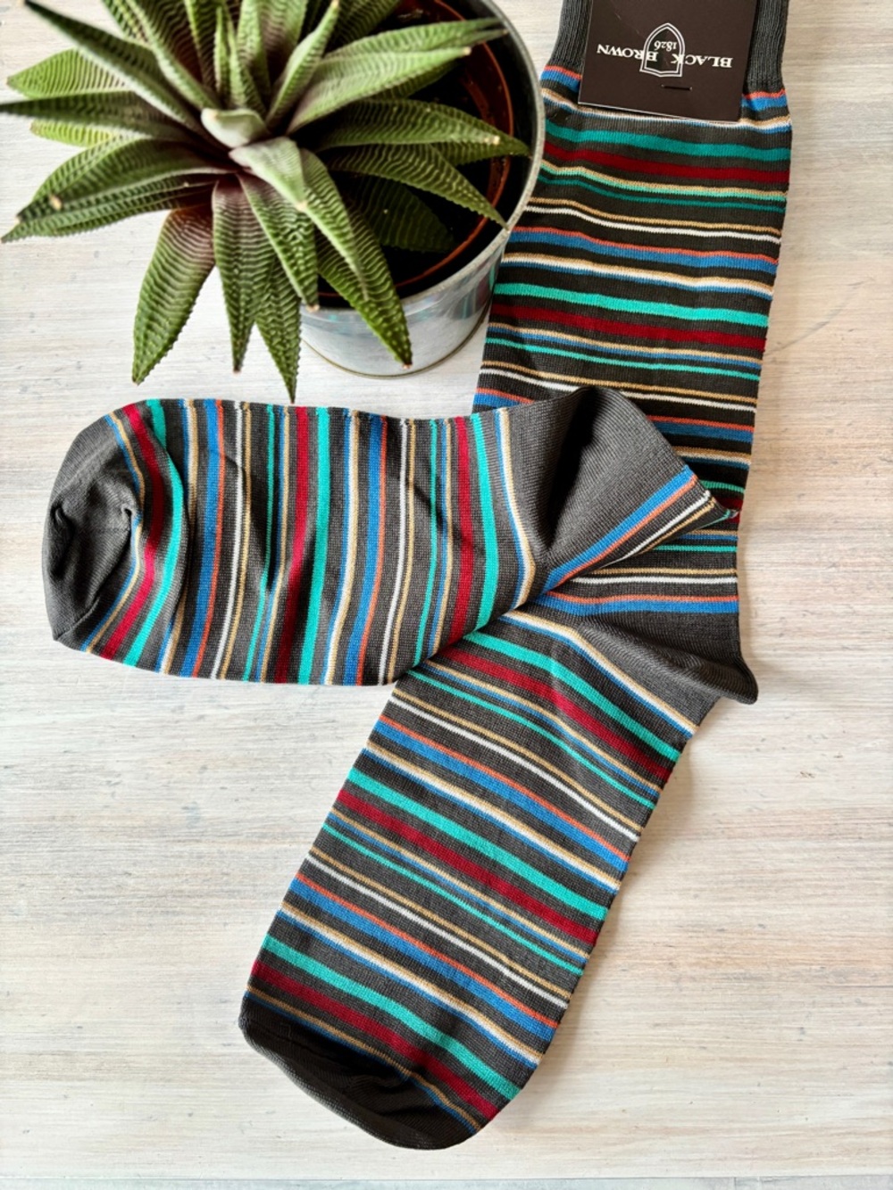NWT Black Brown 1826 Men's Gray Dress Socks with Teal & Burgundy Stripes. NEW ❤️